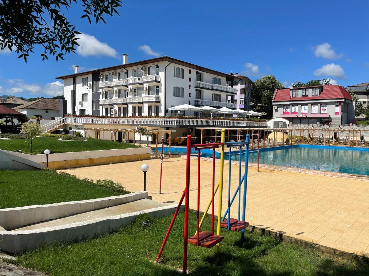 Hotel Elit Kirkovo  Buitenkant foto