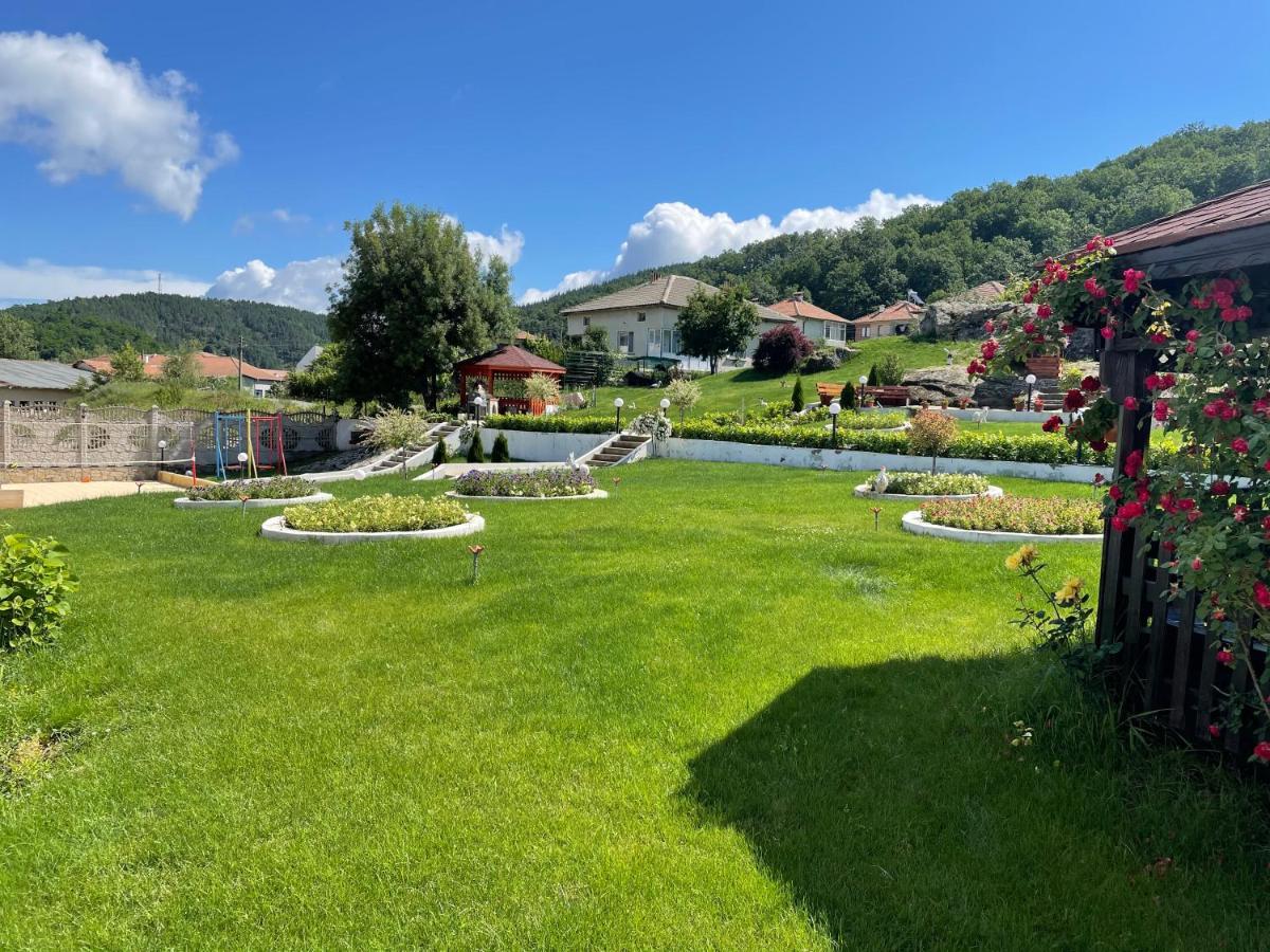 Hotel Elit Kirkovo  Buitenkant foto
