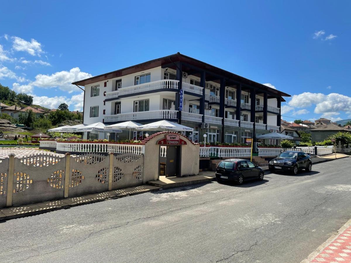 Hotel Elit Kirkovo  Buitenkant foto