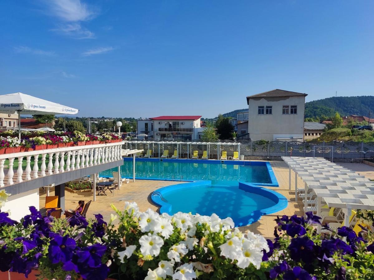 Hotel Elit Kirkovo  Buitenkant foto