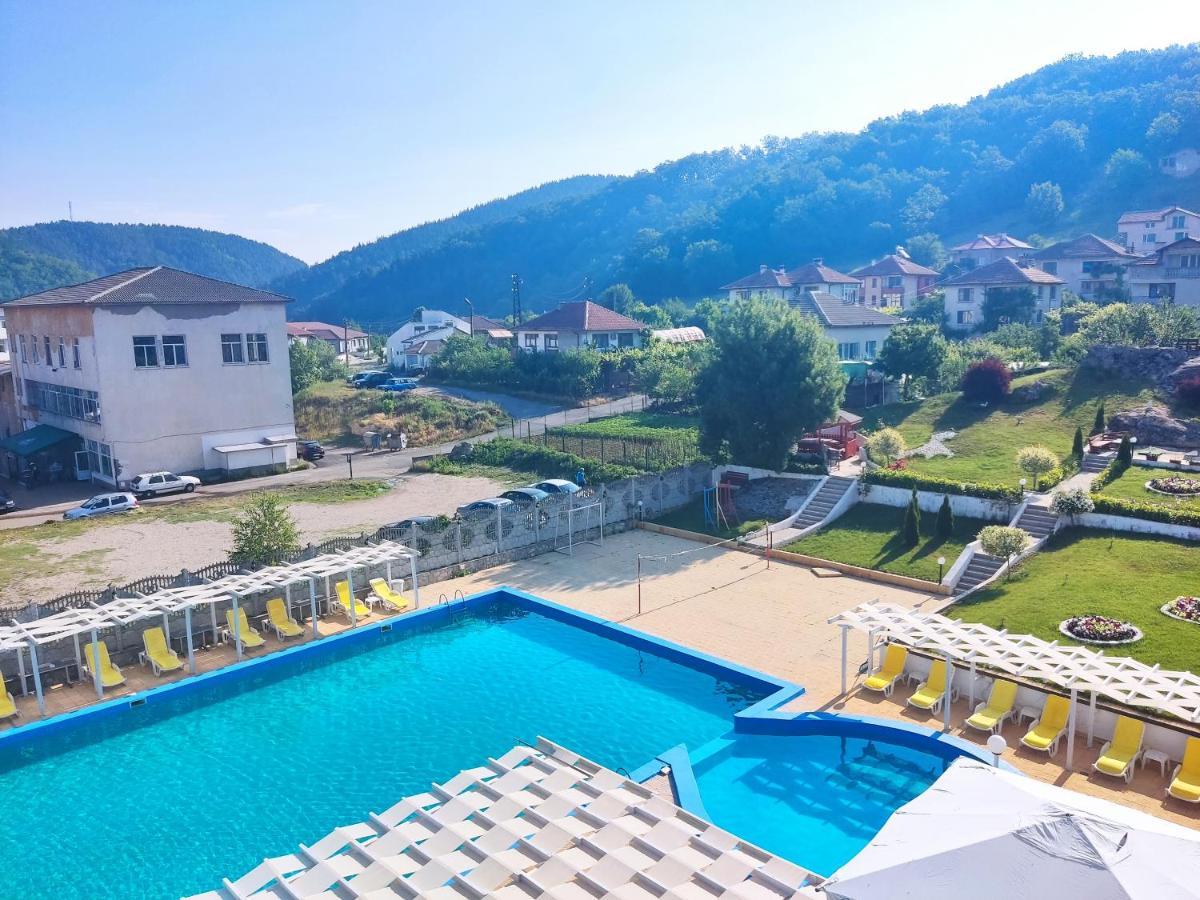 Hotel Elit Kirkovo  Buitenkant foto
