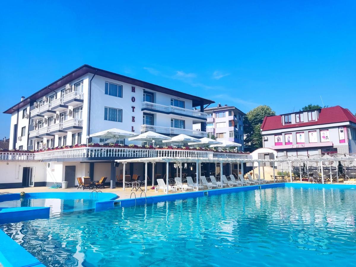 Hotel Elit Kirkovo  Buitenkant foto