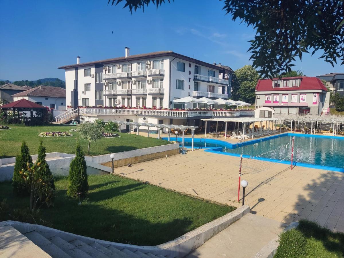Hotel Elit Kirkovo  Buitenkant foto