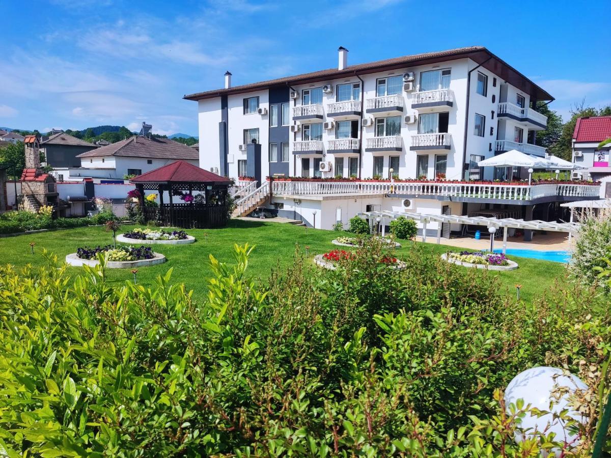 Hotel Elit Kirkovo  Buitenkant foto