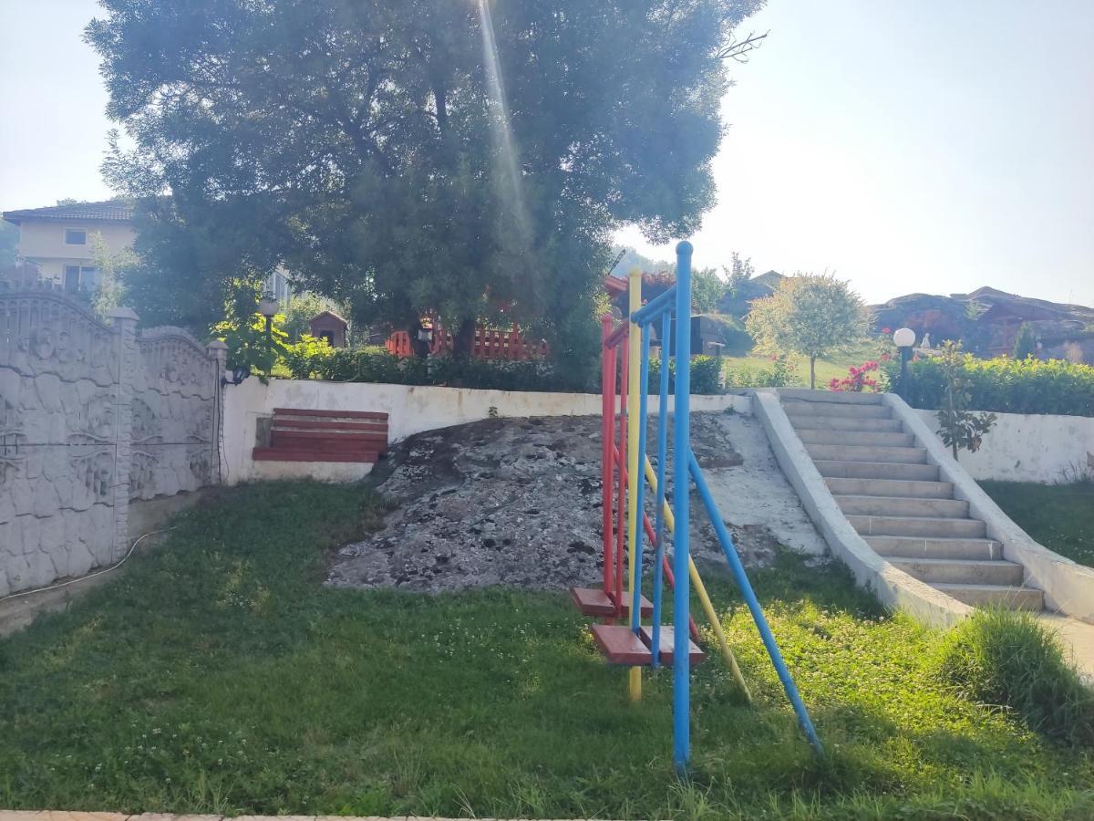 Hotel Elit Kirkovo  Buitenkant foto