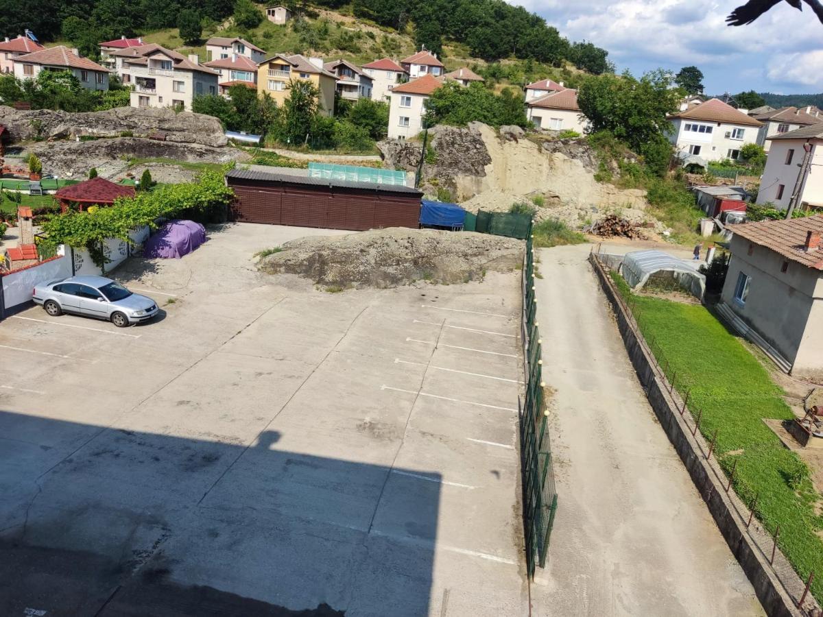 Hotel Elit Kirkovo  Buitenkant foto