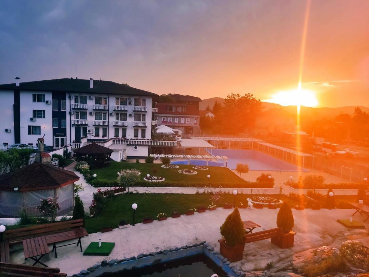 Hotel Elit Kirkovo  Buitenkant foto